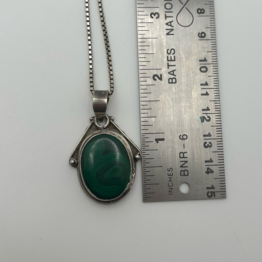 Vintage Sterling Silver Malachite Necklace Green Cabochon Pendant 13.5” Chain - Picture 5 of 5
